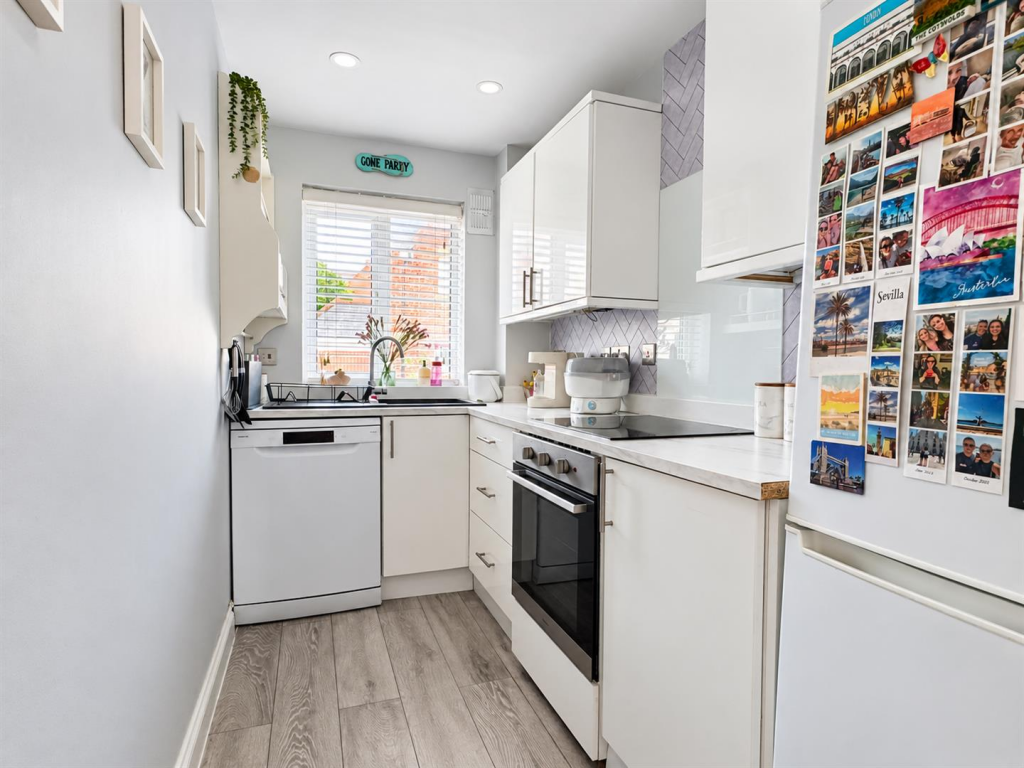 Apartment in Chelmsford - View 3