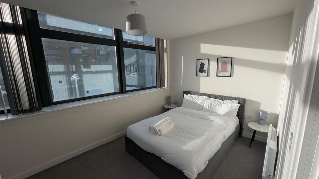 Apartment in Manchester, Old Trafford - More