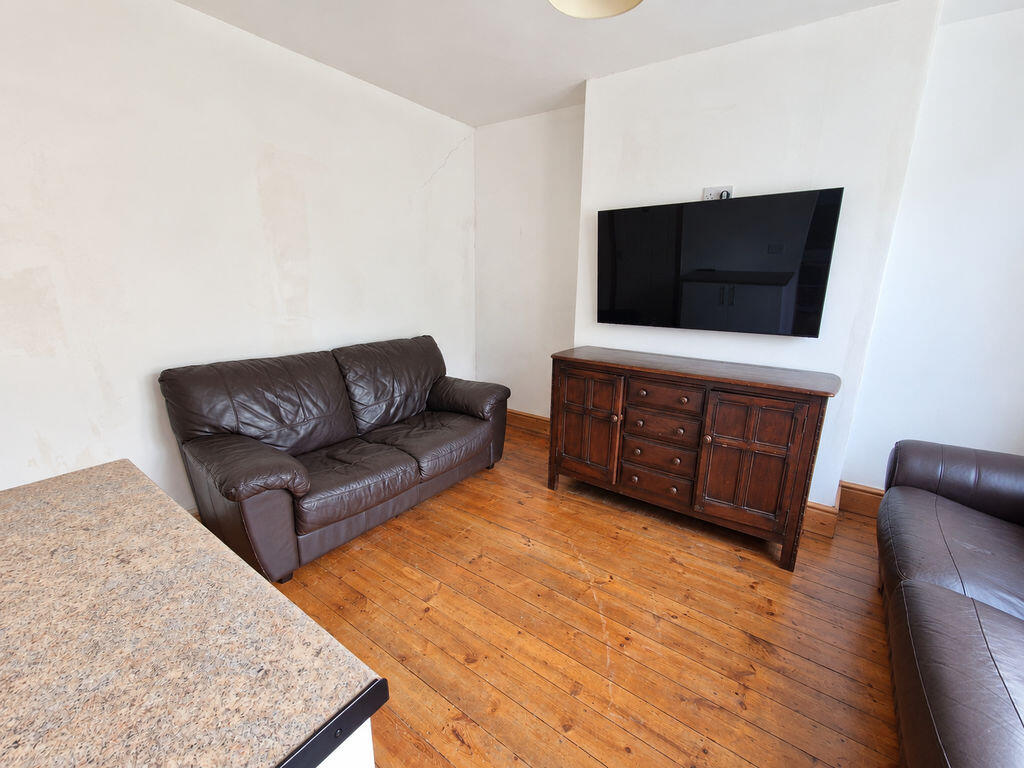 House in Nottingham - View 2