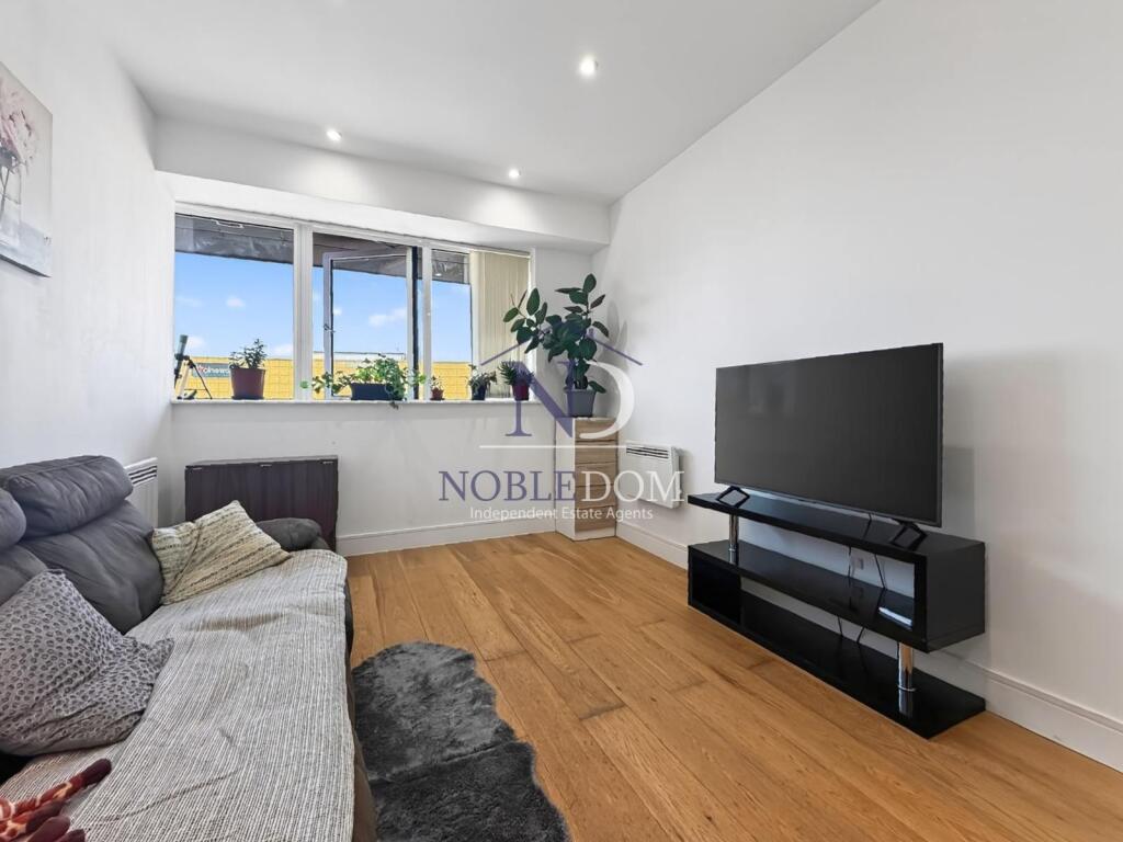 Apartment in Twickenham - View 4