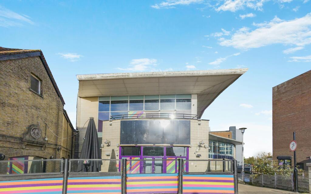8670616exterior04.jpg