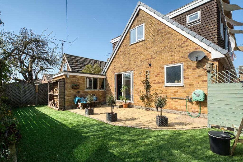 House in Roos, East Riding of Yorkshire - View 2