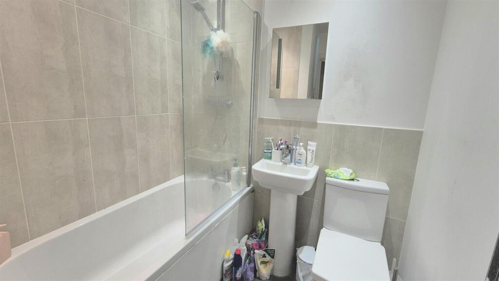 Apartment in Portsmouth, Somers Town - View 3