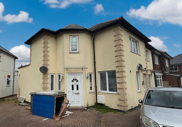 Main image of property: 43B Central Avenue, Enfield, Middlesex, EN1 3QD