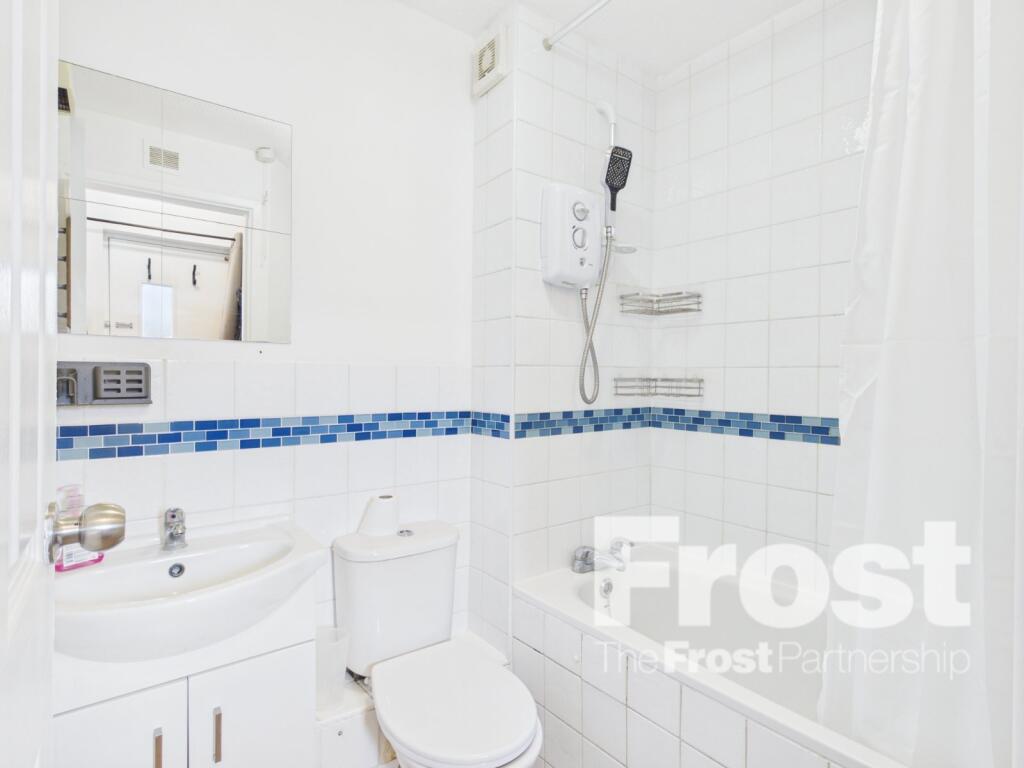 Apartment in Slough - View 3