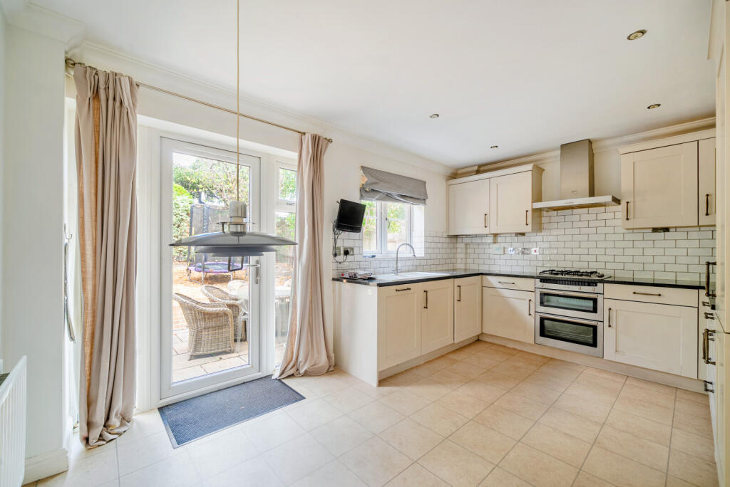 House in Runnymede, Ottershaw - View 3