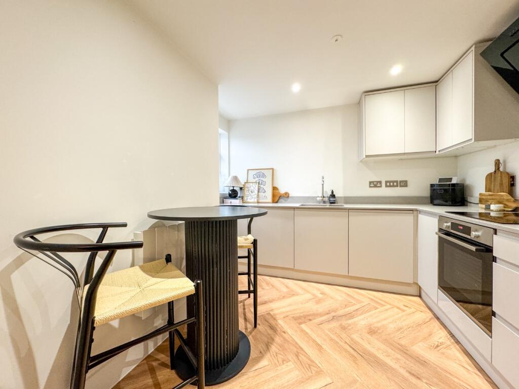 Apartment in Sutton Coldfield, Maney - View 4