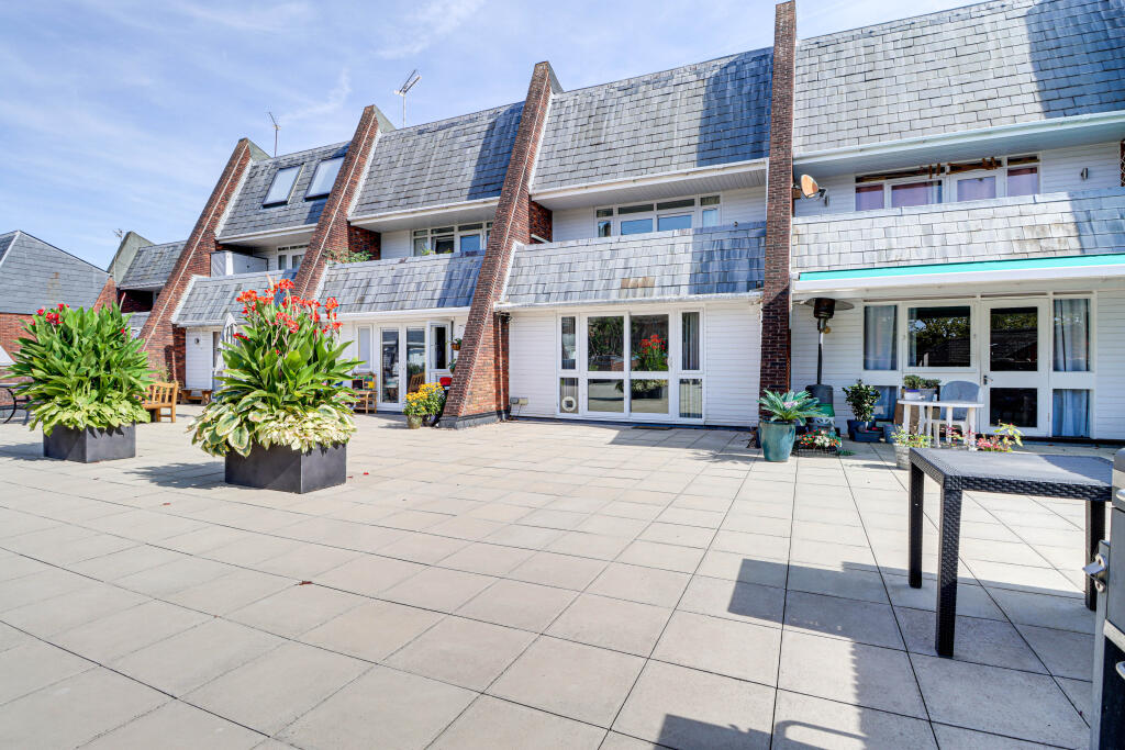 Heritage Close, High Street, St. Albans, AL3