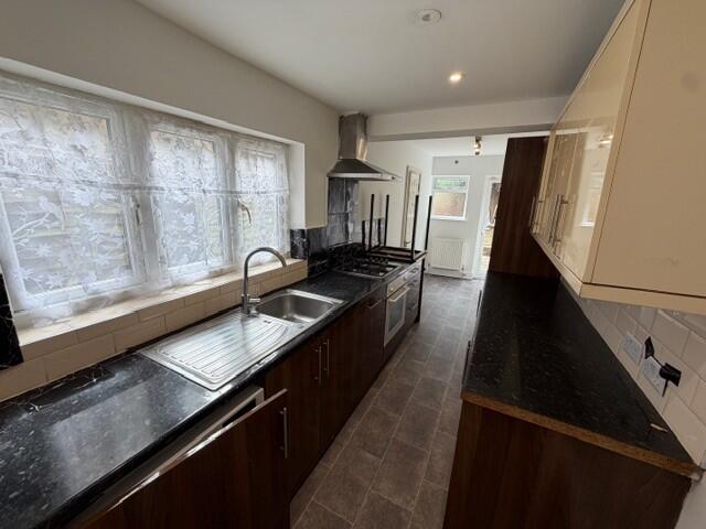 Mead Road, Edgware - View 4