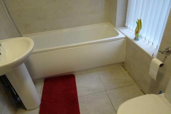 131a bathroom.jpg