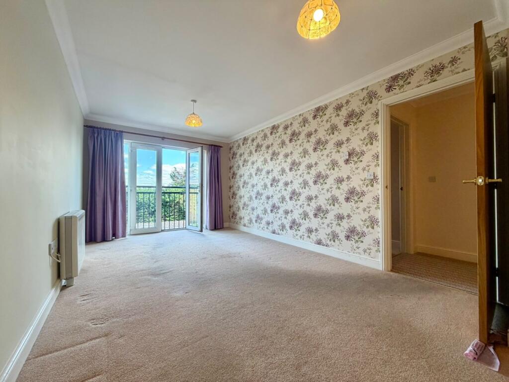 Apartment in Castle Point, Essex - View 5