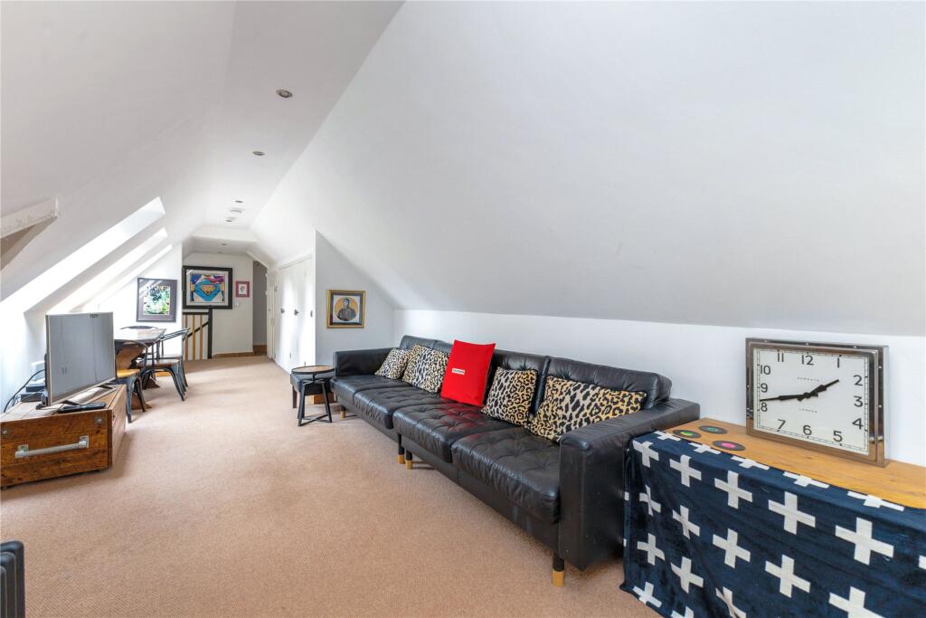 Apartment in Waverley, Haslemere - View 3