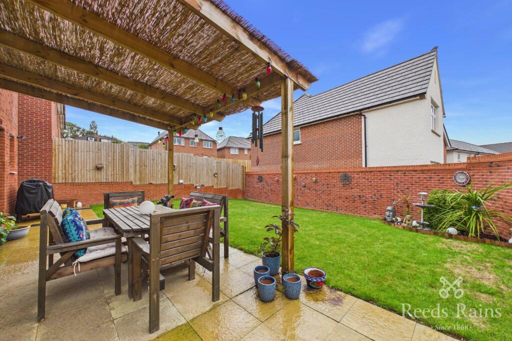 House in Eaton, Round Hill Gardens, Hulme Walfield - More