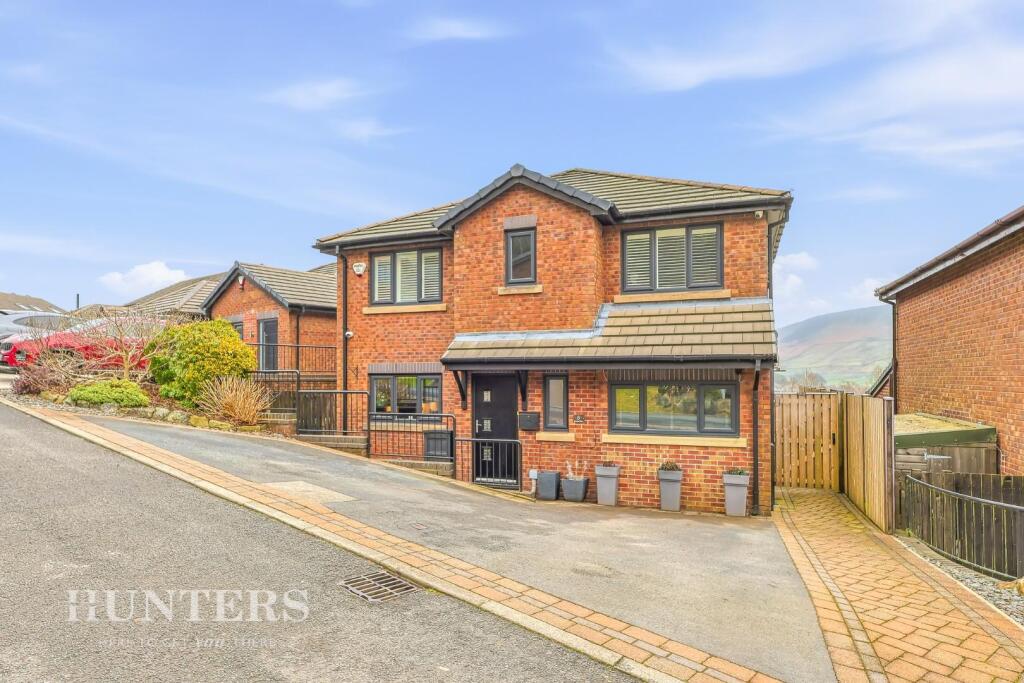 4-bed detached on Brookhill Close, Diggle, Saddleworth, Oldham, £675,000