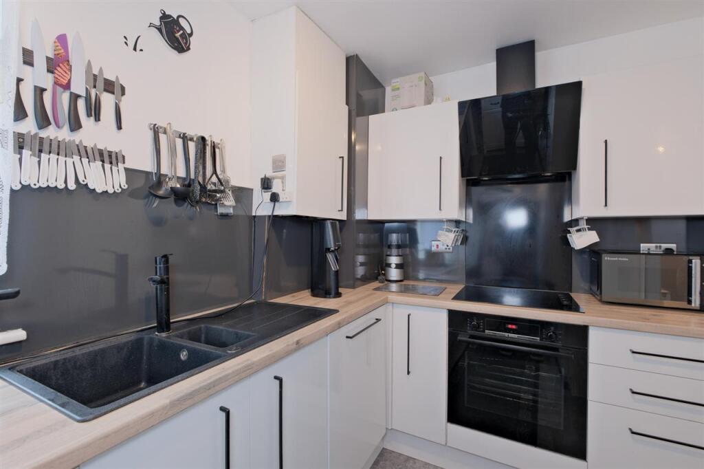 Apartment in Blantyre, Auchinraith, Hillhouse - More