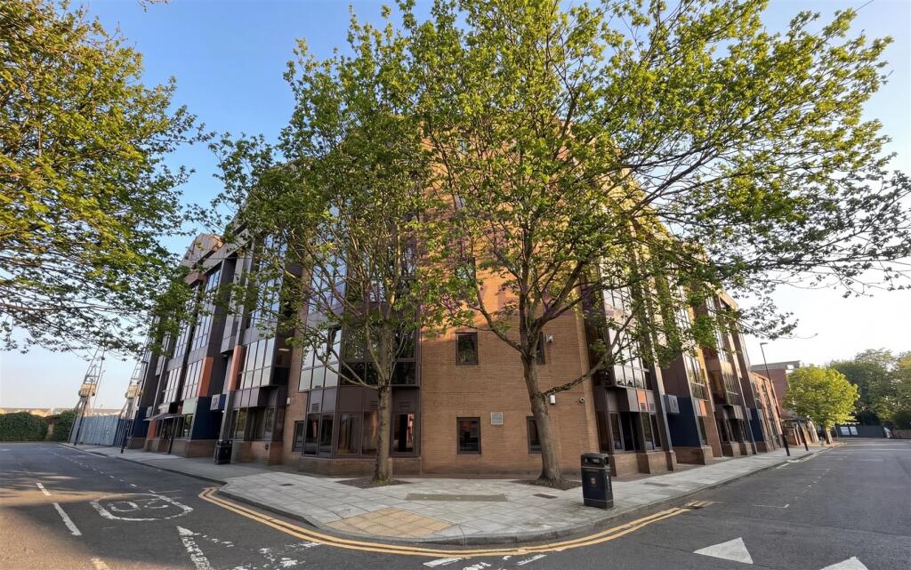 Main image of property: Dockland Business Centre, Tiller Road, Canary Wharf, E14