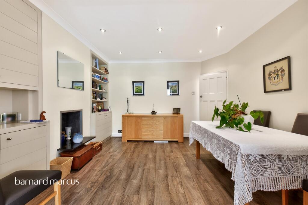 House in Worcester Park - View 2