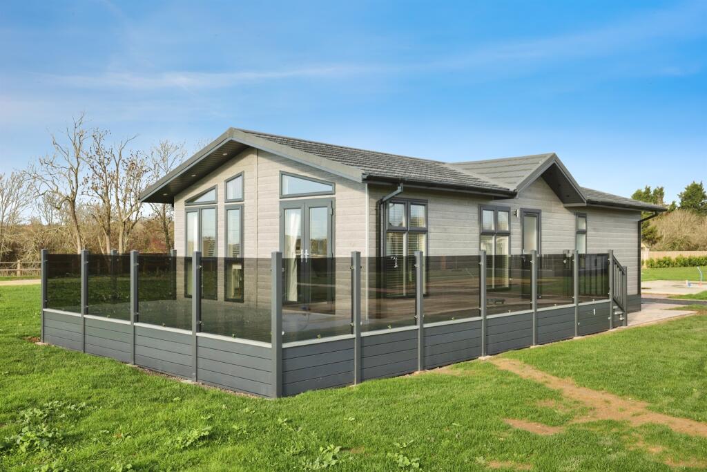 Main image of property: Crick Road, Rugby