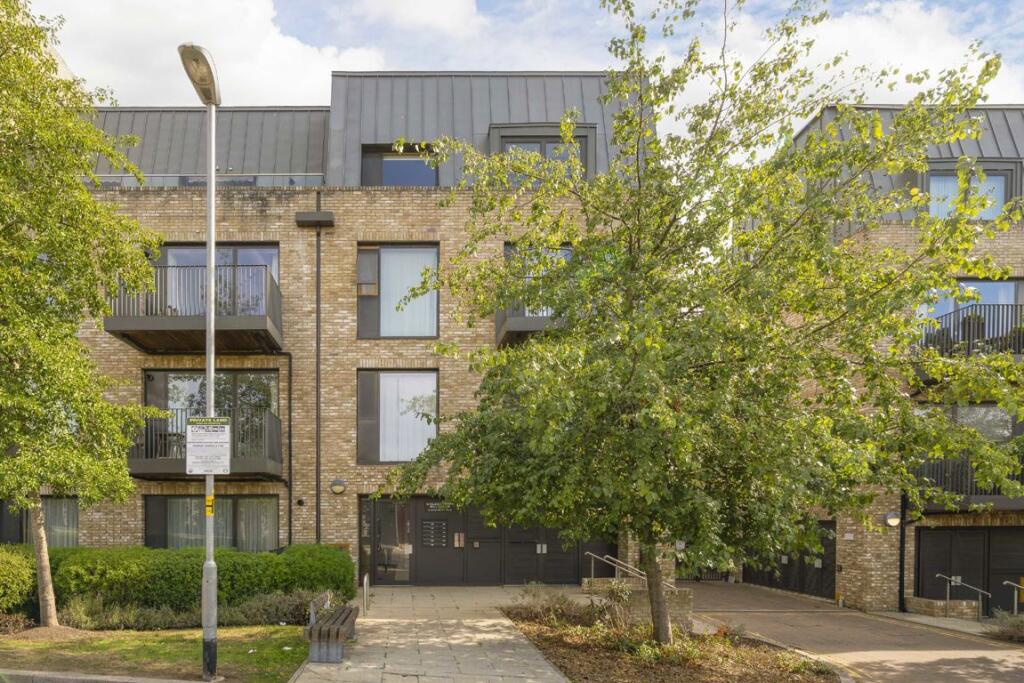 Apartment in London, Millbrook Park, West Finchley - View 5