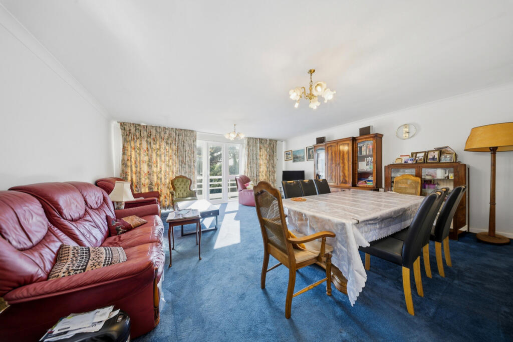 Stonegrove, Edgware, HA8 - View 4