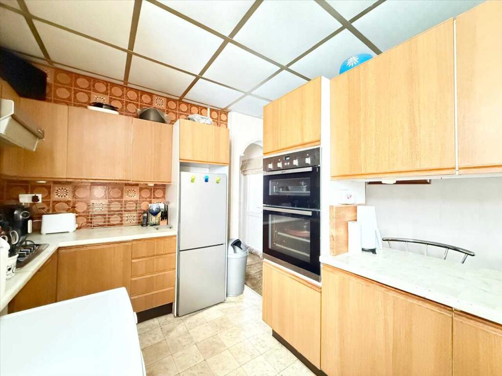 Richmond Avenue, Westcliff on Sea photo 4
