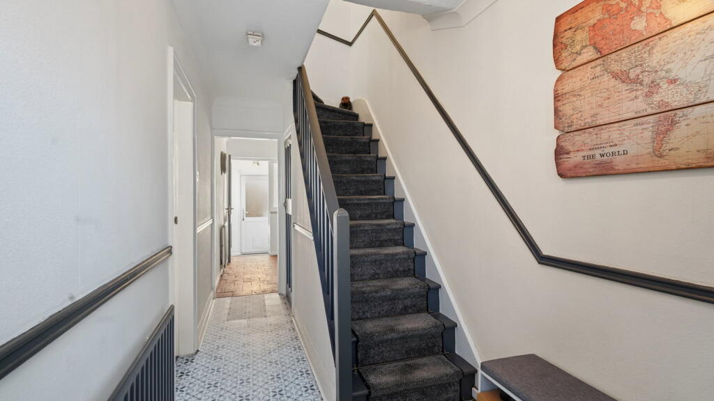 House in Birmingham, West Midlands - More