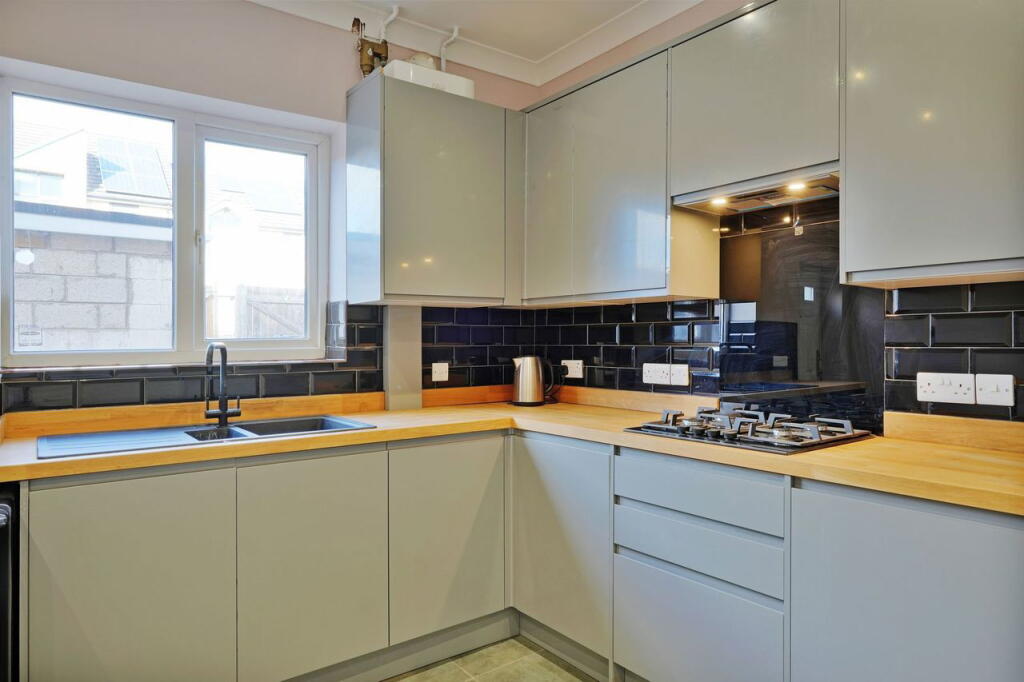 House in Rotherham, Thrybergh - View 5