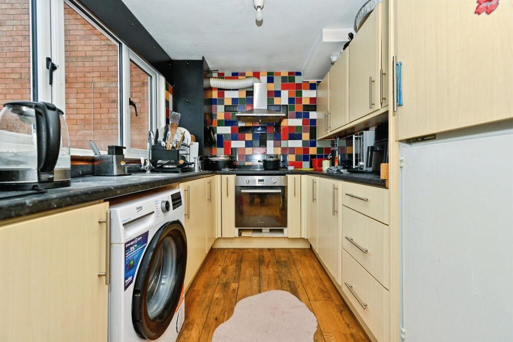 House in Luton - View 2