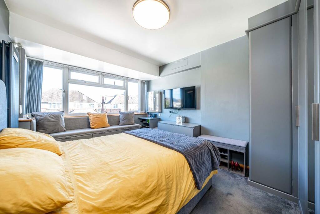 House in Twickenham - View 5