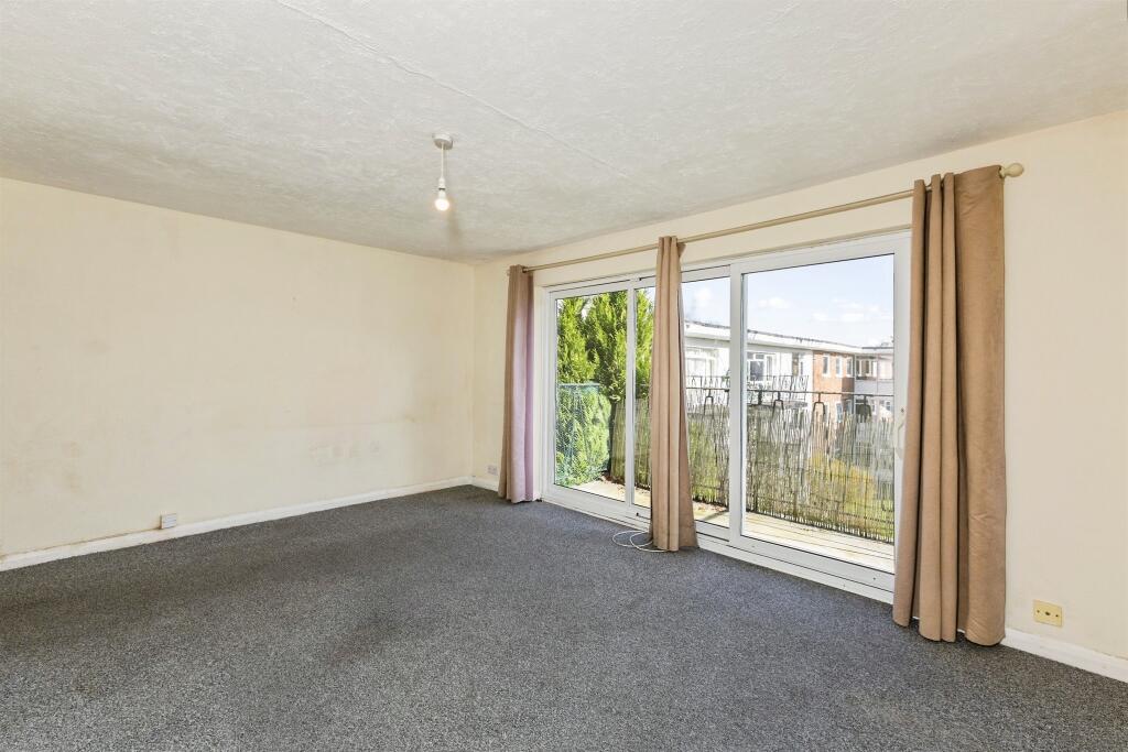 Apartment in Reading, Earley - View 5