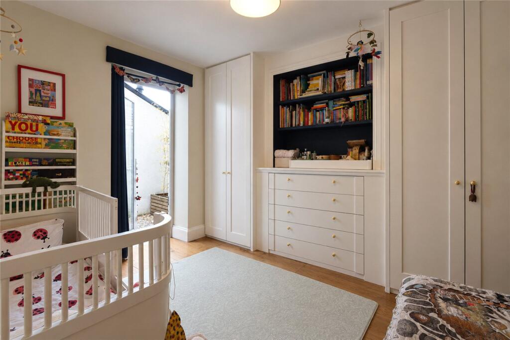 Apartment in London - View 3