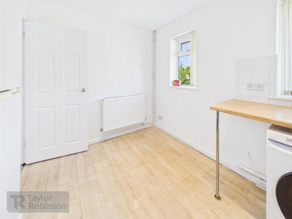 Apartment in Crawley, West Sussex - View 4