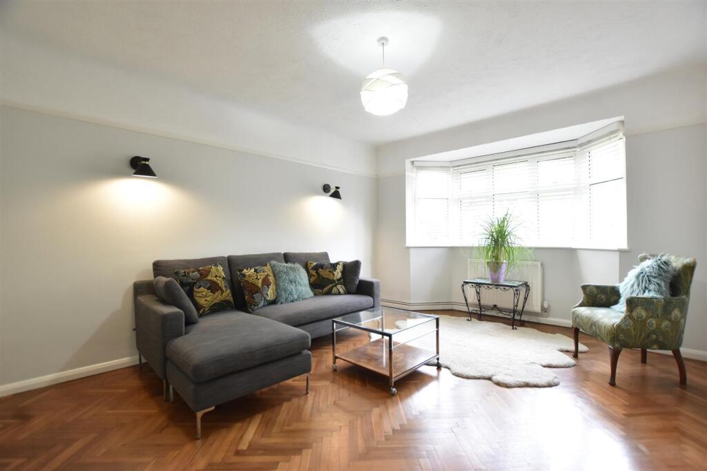 Hillside Road, Ashtead, KT21 photo 3