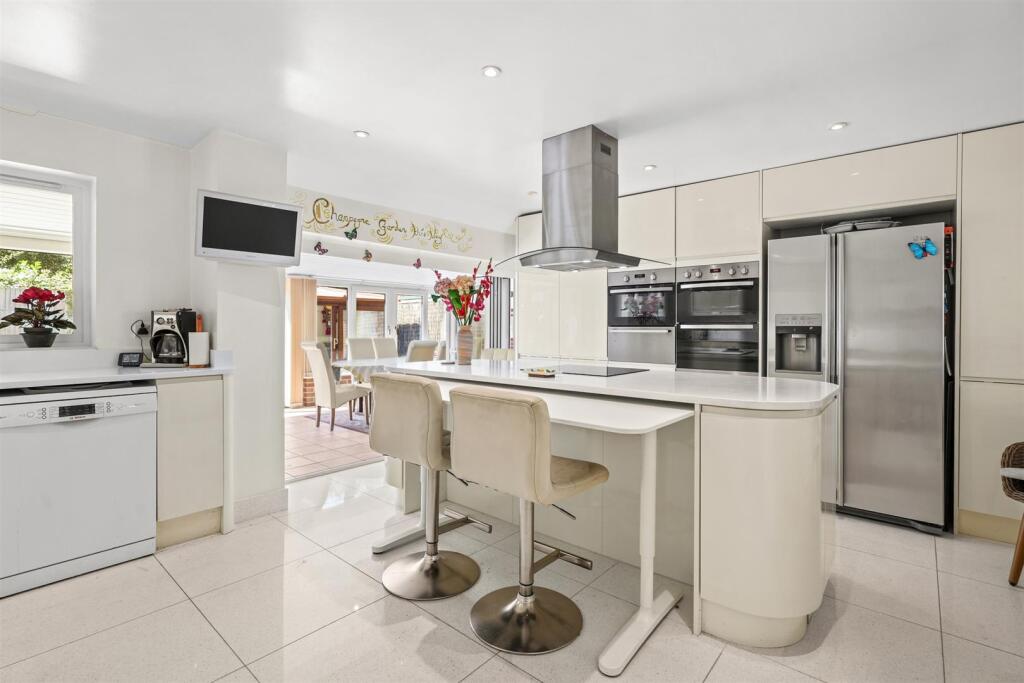 House in Milton Keynes, Furzton - More