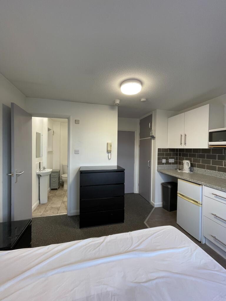 Apartment in Northampton, West Northamptonshire - View 2