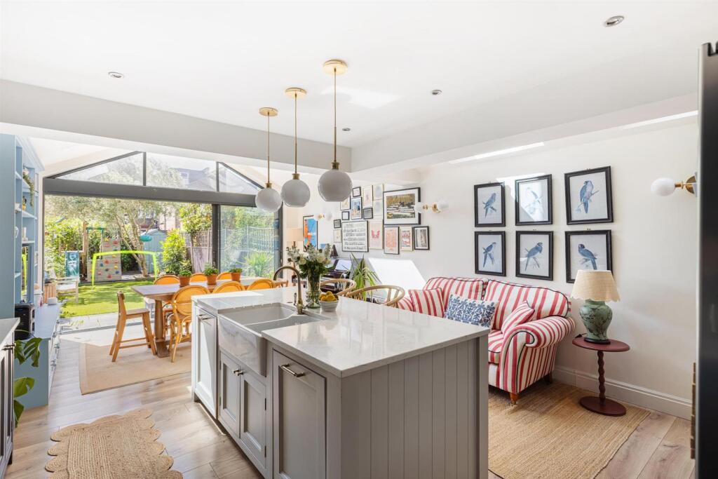 Main image of property: Littleton Street, Earlsfield, London, SW18