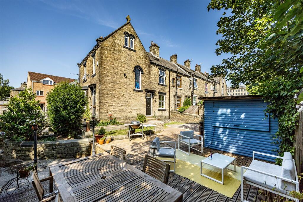 House in Bradford, West Yorkshire - View 3