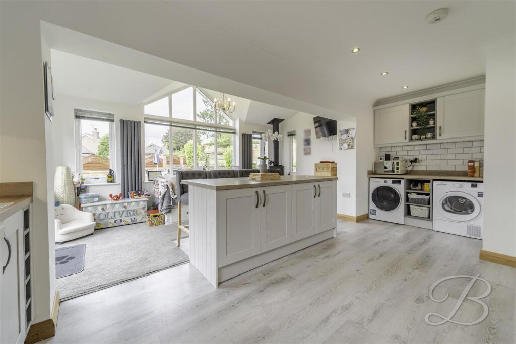 House in Mansfield, Nottinghamshire - More
