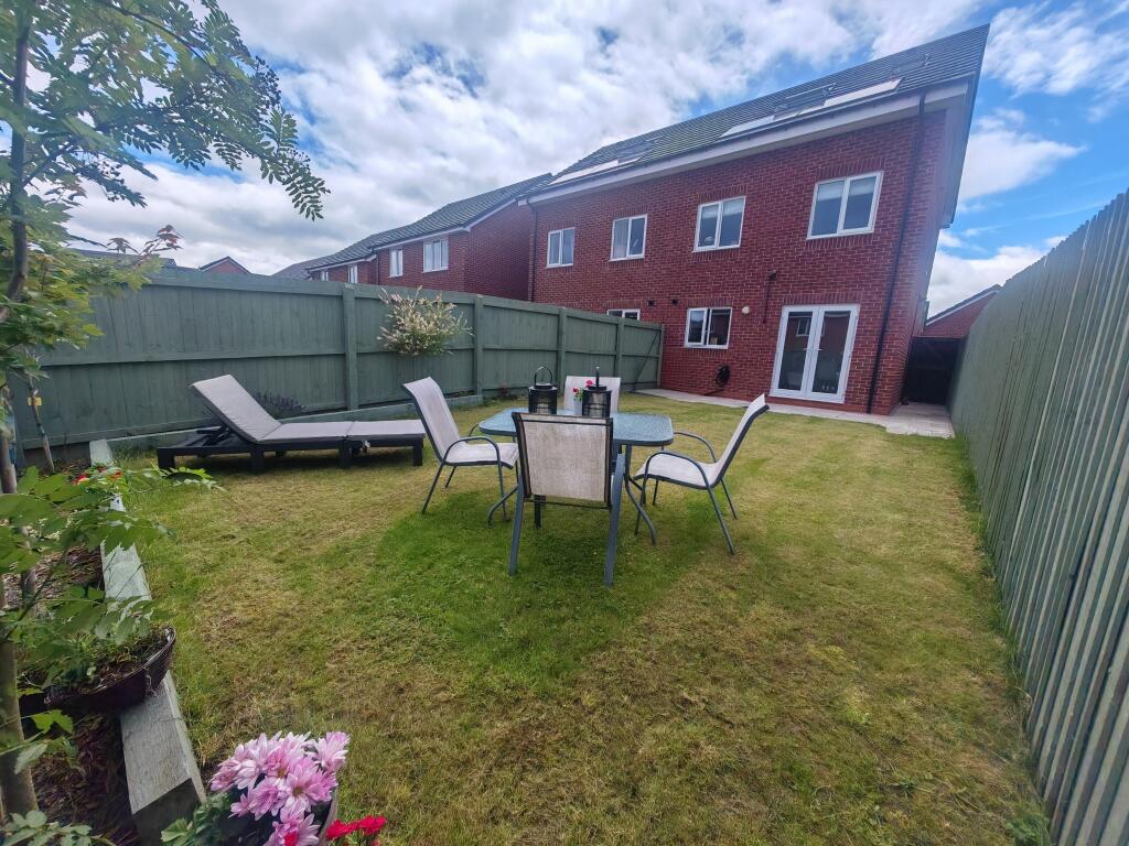 House in Stoke-on-Trent - View 3