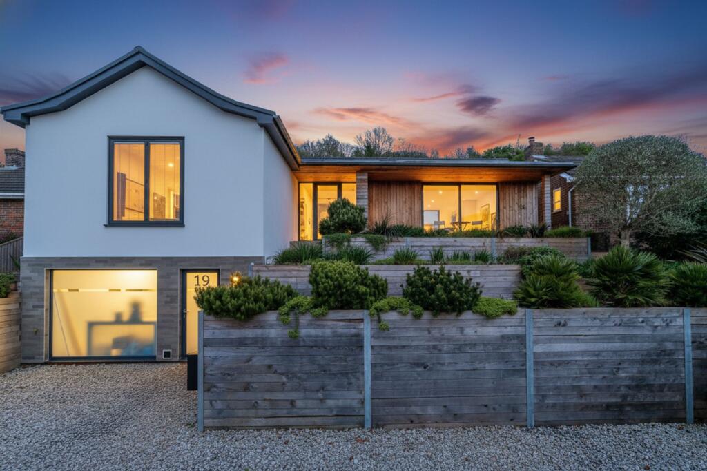 Main image of property: Kearsley Drive, Worthing, BN14