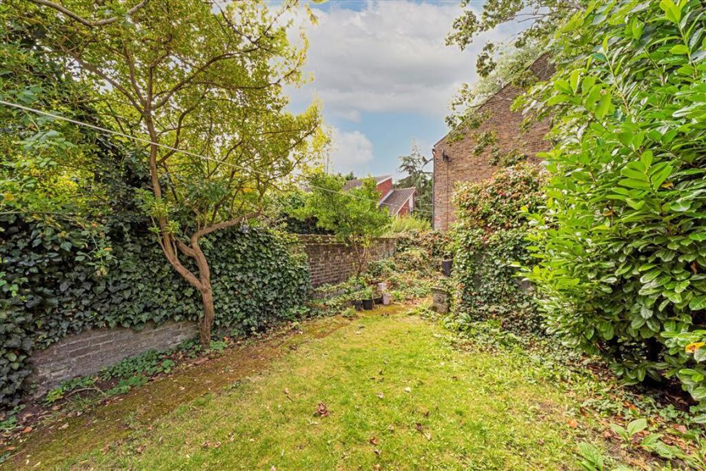 Main image of property: High Street, Hampton Wick