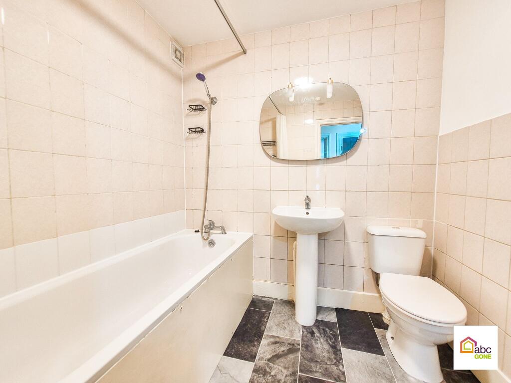 Apartment in Ilford - View 5
