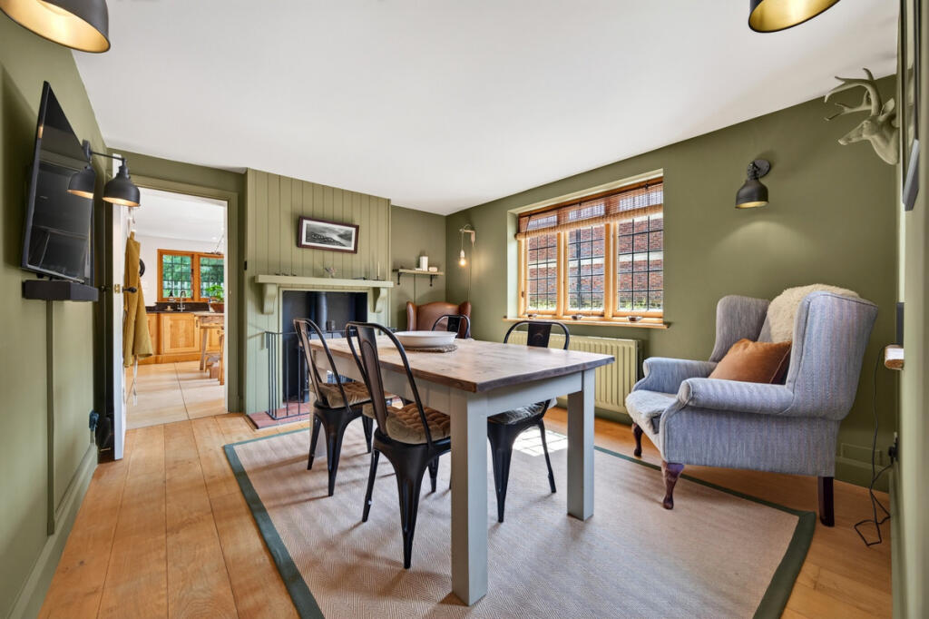 House in Northampton, Winwick - More