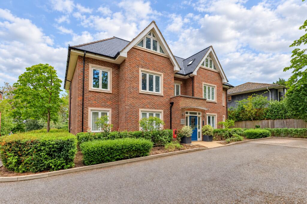 Main image of property: Amersham Road, High Wycombe, Buckinghamshire, HP13