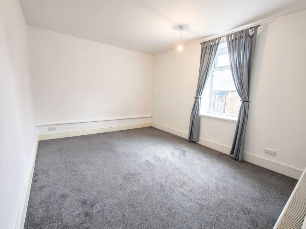 9 Wansfell Terrace, Barnsley, South Yorkshire, S71 1EW photo 4