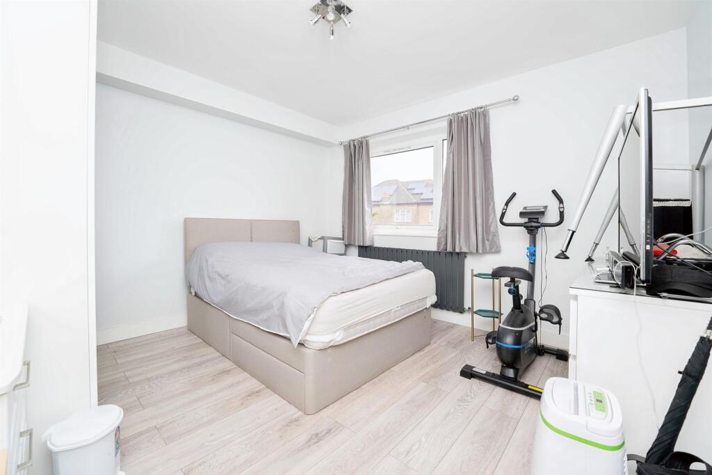 Apartment in Harrow - More