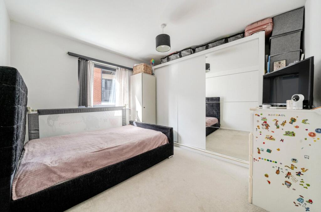 Apartment in Guildford, Surrey - View 4