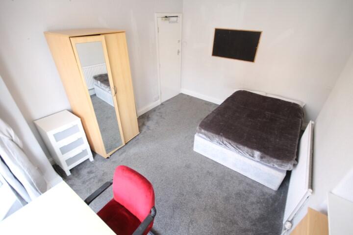 6 bedroom terraced house for rent