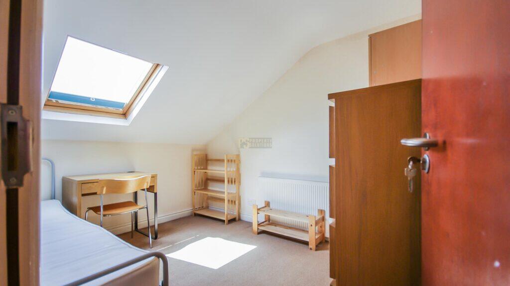 5 bedroom terraced house for rent