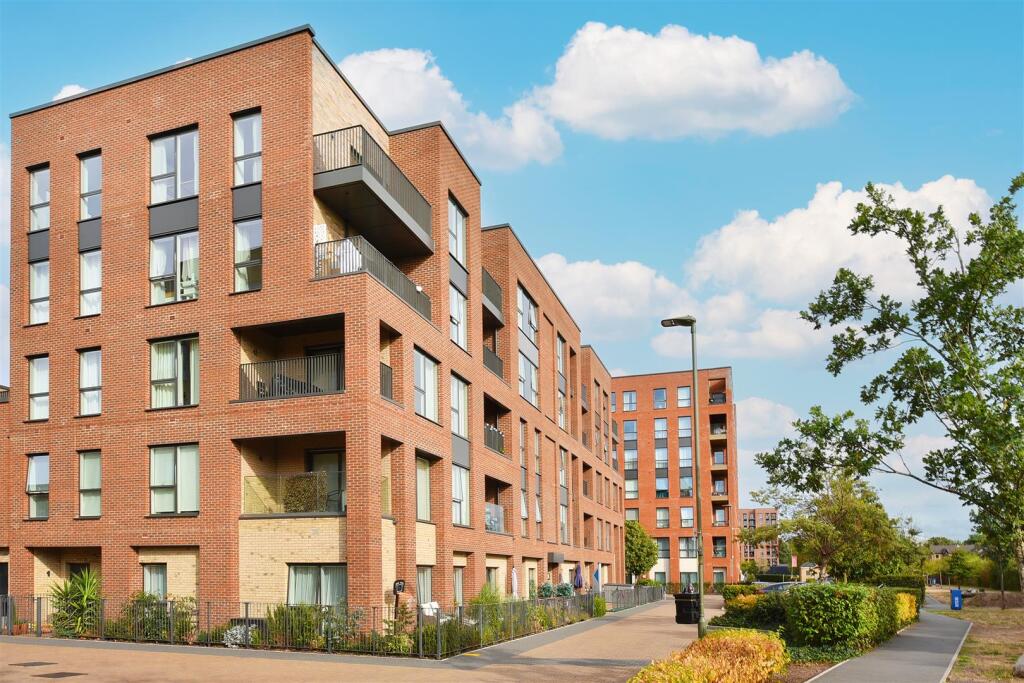 Apartment in London - More